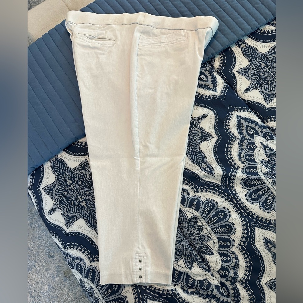 Valerie Stevens White Capris